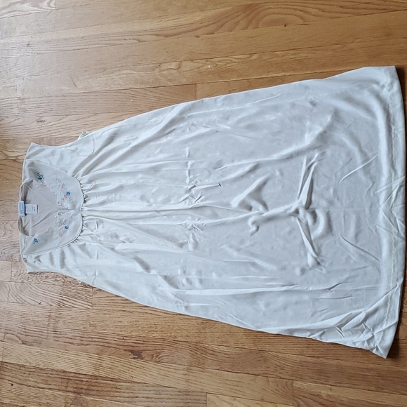 Vintage nightgown with embroidered applique roses M - Picture 1 of 6